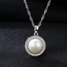 Сребърно колие с перла “Пълнолуние“