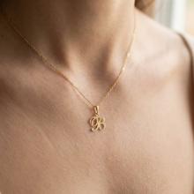 Златен медальон с инициали