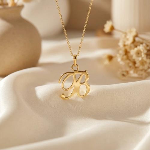 Златен медальон с инициали