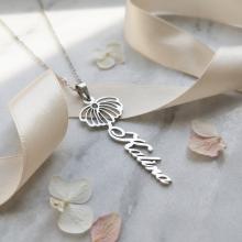 Сребърен медальон с цвете на месеца и име