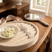 Сребърен медальон с цвете на месеца и име