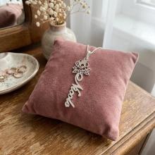 Сребърен медальон с цвете на месеца и име