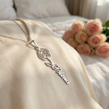 Сребърен медальон с цвете на месеца и име