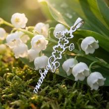 Сребърен медальон с цвете на месеца и име