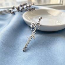 Сребърен медальон с цвете на месеца и име