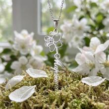 Сребърен медальон с цвете на месеца и име