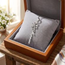 Сребърен медальон с цвете на месеца и име