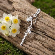 Сребърен медальон с цвете на месеца и име