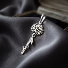 Сребърен медальон с цвете на месеца и име