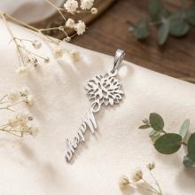 Сребърен медальон с цвете на месеца и име