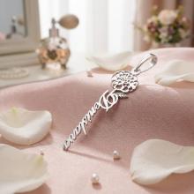 Сребърен медальон с цвете на месеца и име