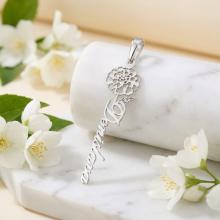 Сребърен медальон с цвете на месеца и име