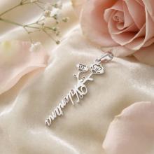 Сребърен медальон с цвете на месеца и име