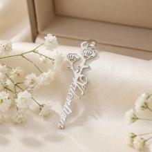 Сребърен медальон с цвете на месеца и име