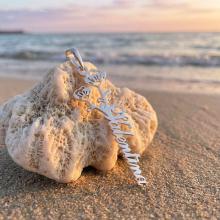 Сребърен медальон с цвете на месеца и име