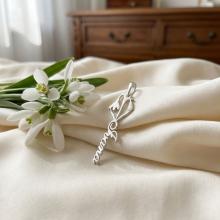 Сребърен медальон с цвете на месеца и име