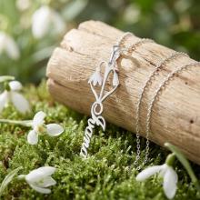 Сребърен медальон с цвете на месеца и име