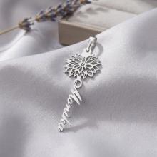 Сребърен медальон с цвете на месеца и име