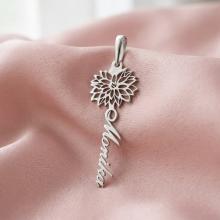 Сребърен медальон с цвете на месеца и име