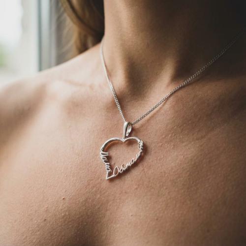 Сребърен медальон във формата на сърце - Мамо, обичам те!