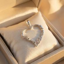 Сребърен медальон във формата на сърце - Мамо, обичам те!