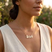 Златно колие - семейство с две деца Златно колие - семейство с две деца