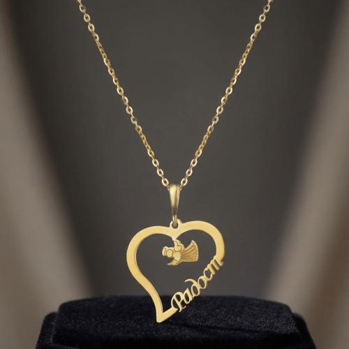 Златно сърце с ангелче и име по избор