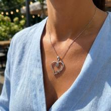 Златен медальон във формата на сърце с име по избор и детелинка