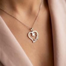 Златен медальон във формата на сърце с име по избор и детелинка Златен медальон във формата на сърце с име по избор и детелинка