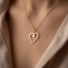 Златен медальон във формата на сърце с име по избор и детелинка Златен медальон във формата на сърце с име по избор и детелинка