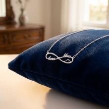 Сребърно колие с две имена по избор със сърце и циркони