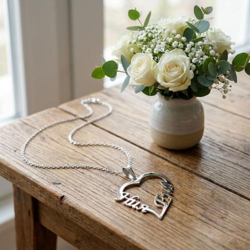 Сребърно колие във формата на сърце с две имена по избор