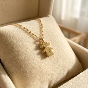 Златно колие - момиче