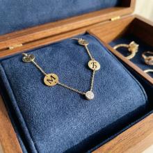 Златно колие с циркон и кръгчета с букви по избор