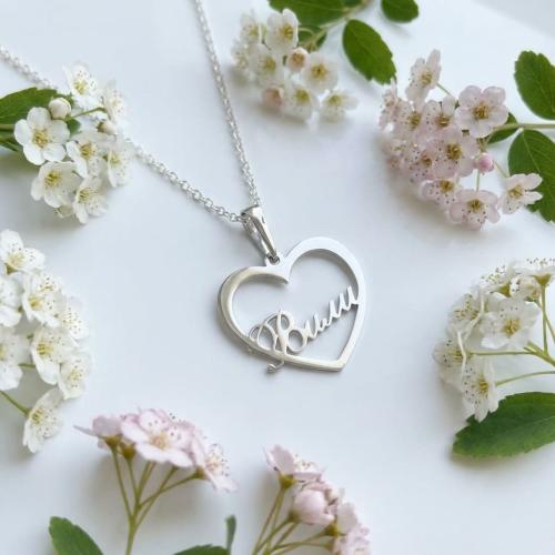 Сребърно колие във формата на сърце с име по избор