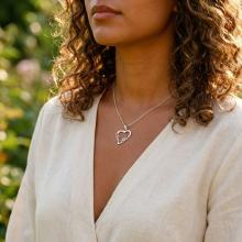 Сребърно колие във формата на сърце с име по избор