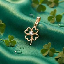 Златен медальон Детелинка с циркон Златен медальон Детелинка с циркон