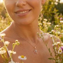Златен медальон Детелинка с циркон Златен медальон Детелинка с циркон
