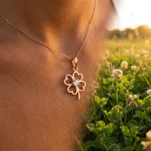 Златен медальон Детелинка с циркон Златен медальон Детелинка с циркон