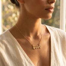 Златно колие - семейство с две деца Златно колие - семейство с две деца