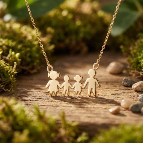 Златно колие - семейство с две деца