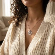 Сребърно колие Ангел с диск и гравирано послание Сребърно колие Ангел с диск и гравирано послание