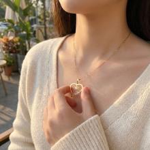 Златно сърце с ангелче и име по избор