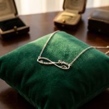 Сребърно колие с две имена по избор със сърце и циркони