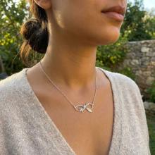 Сребърно колие безкрайност - име по избор с перо и циркони