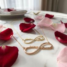 Златно колие с две имена по избор и циркони