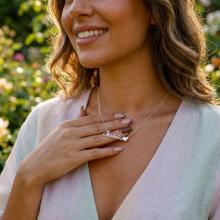 Сребърно колие с име по избор и сърце