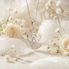 Златно ангелче с циркон Златно ангелче с циркон