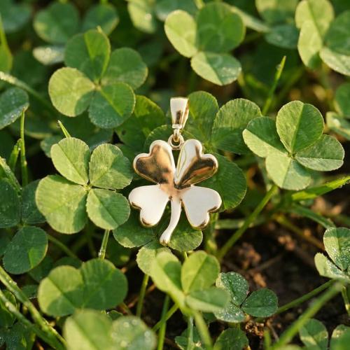 Златна четирилистна детелина