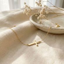 Златна Гривна с кръст